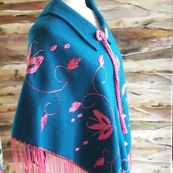 60's Hippie Fringe Teal Wool Pink Hand Embroidery Cape Shawl Poncho GUVC OSFA - Picture 2 of 12